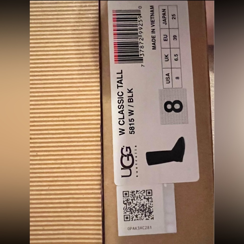 UGG classic tall black, BRAND NEW